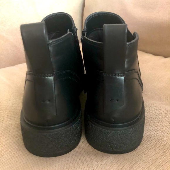 NEW Franco Sarto Black Chelsea Boots Women’s 9 Ankle Booties Zip Elastic - Picture 7 of 8